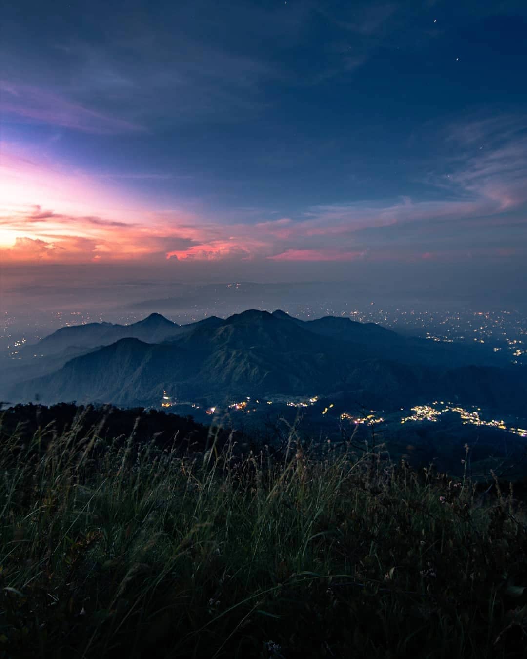 Daftar Nama Gunung Yang Terkenal Angker Di Indonesia
