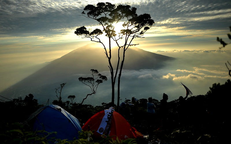 Lima Pendaki yang Hilang di Gunung Merapi Ditemukan Selamat
