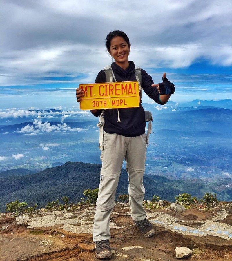 Demi Sebuah Hobi, 10 Artis Cantik Taklukkan Gunung di Indonesia
