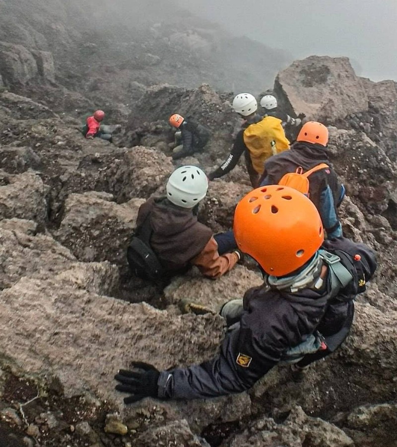 Gunung Raung: Gunung Api dengan Jalur Pendakian Ekstrem