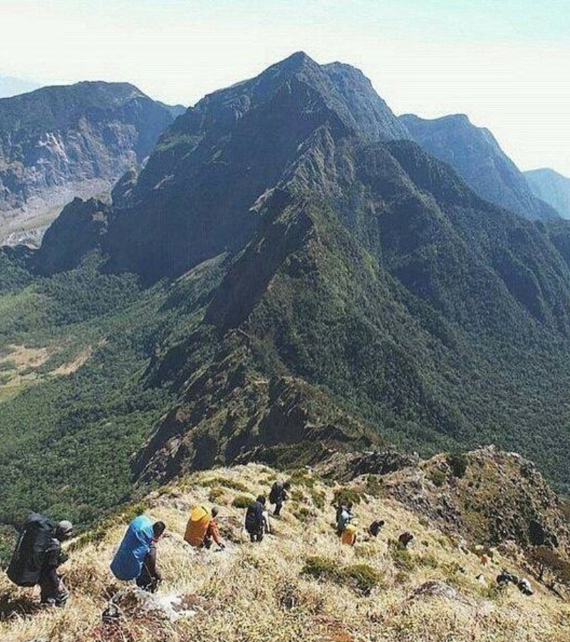 Jalur Pendakian Gunung Bawakaraeng Ditutup karena Cuaca Ekstrem saat Nataru