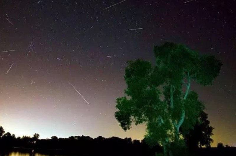 Puncak Hujan Meteor Perseid: Fenomena Alam 13 Agustus