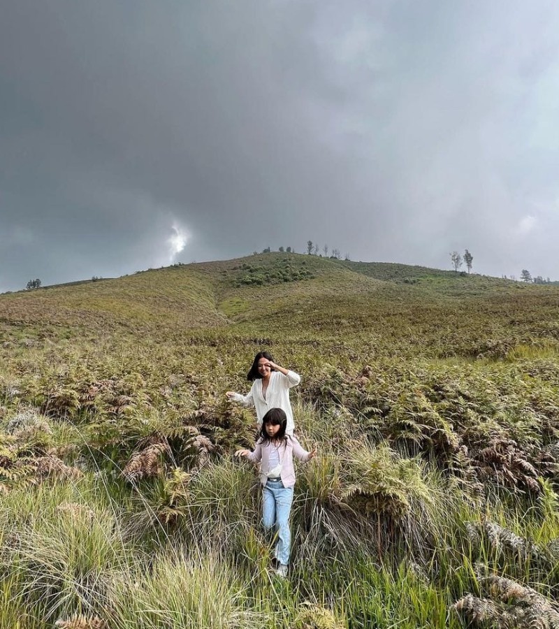 Gunung Bromo dan Foto Cantik Para Artis bersama Keluarga