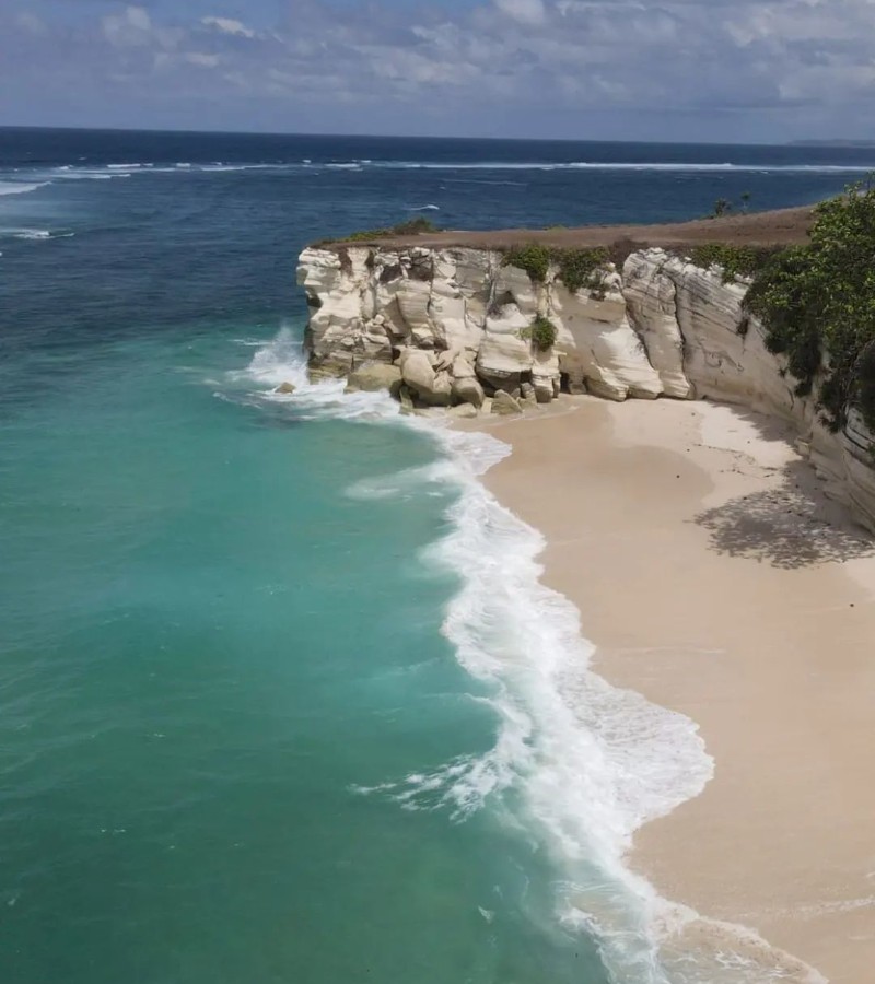 Pantai Watu Bella: Keindahan Pantai yang Selalu Bikin Candu