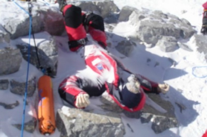 4 Kisah Mengharukan Saat Pendaki Berusaha Gapai Puncak Gunung Everest