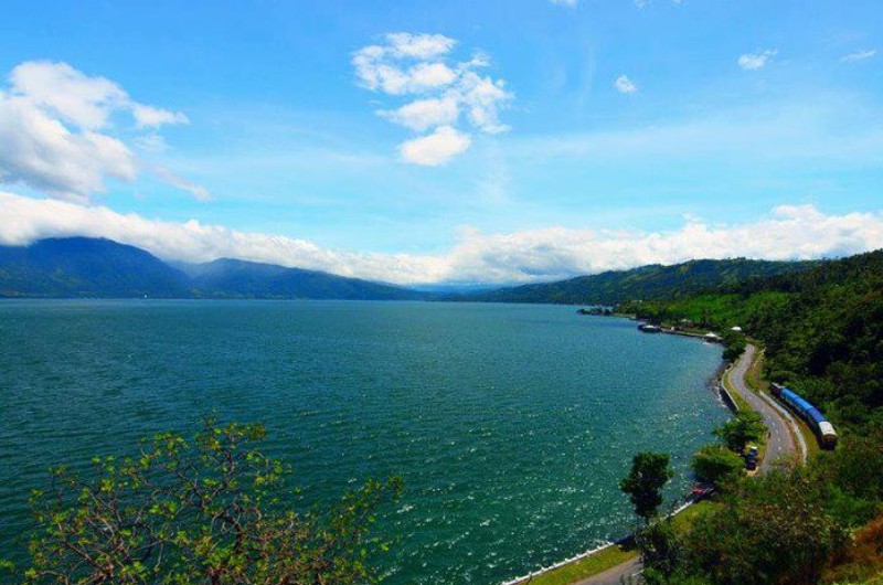 Asal Mula Danau Singkarak dengan View Eksotik dan Kuliner Khas yang Wajib Dicoba
