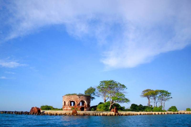 Pulau Kelor: Destinasi Wisata Sejarah  dengan View Indah yang Sarat Makna