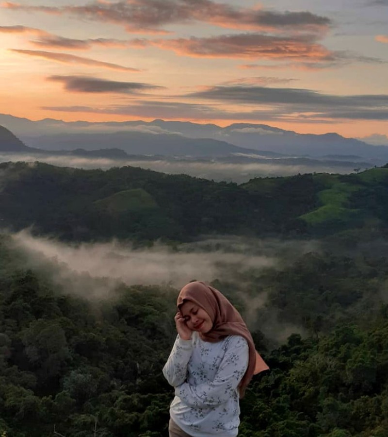 Gunung Sago: Larangan Mendaki Malam Hari dan Pos Gelanggang Hantu yang Tak Berhantu