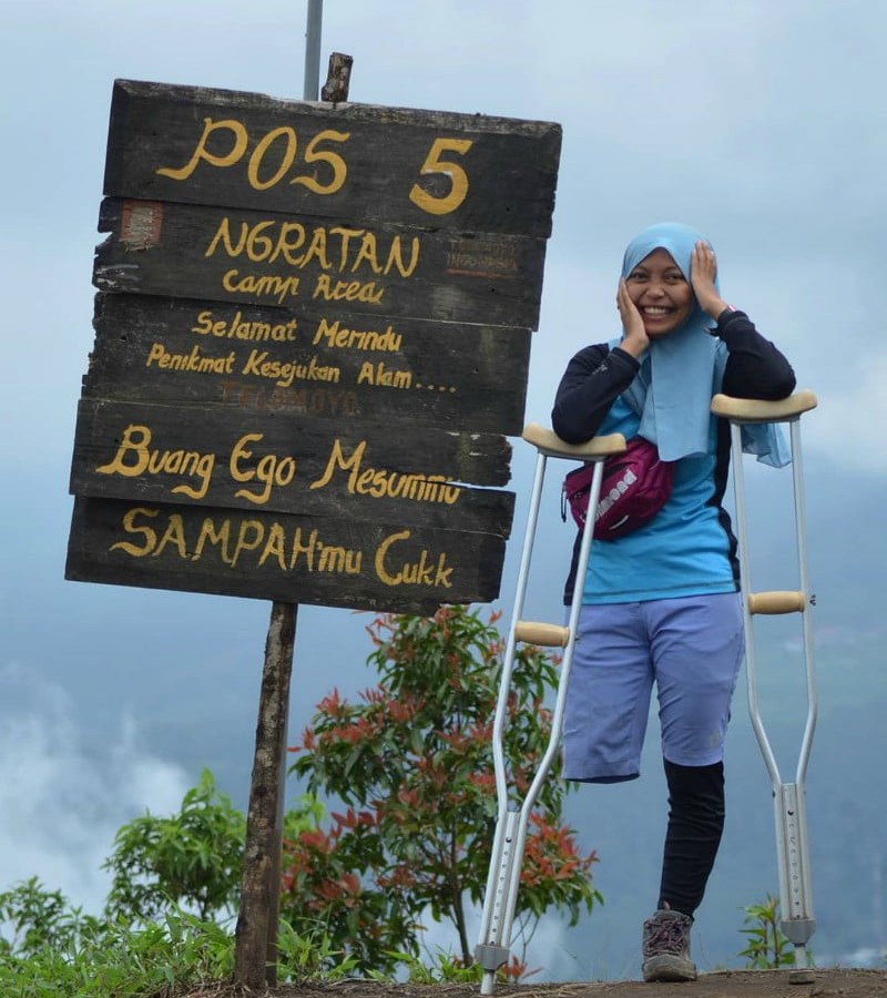 Arrohma Sukma: Pendaki Cantik yang Tak Lelah Mendaki dengan Satu Kaki
