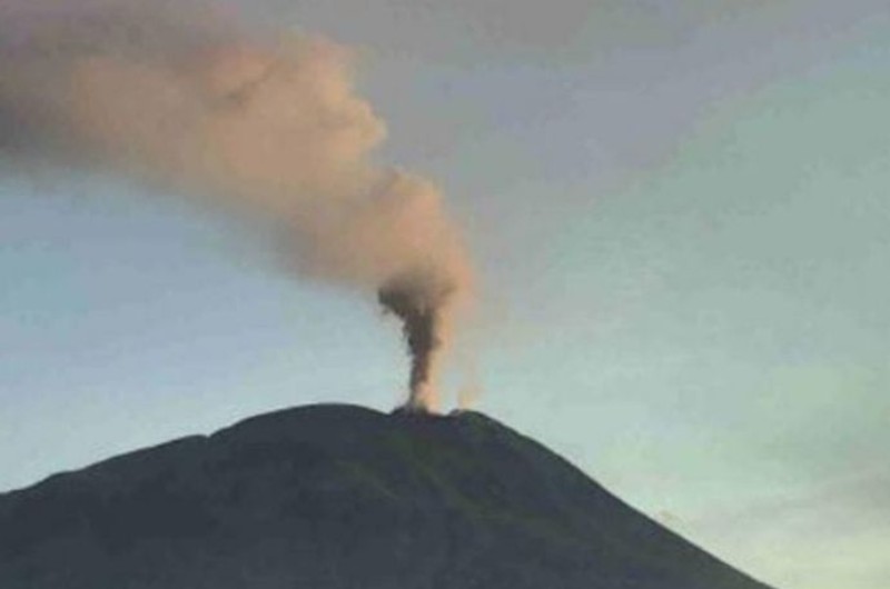 Gunung Ile Lewotolok Kembali Erupsi Sebanyak 46 Kali Letusan; Warga Waspada